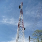Γωνία 50m πύργος Q420 τηλεπικοινωνιών κεραιών μετάλλων με το φράκτη περιφραγμάτων