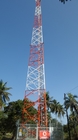 Τρίποδος γωνιακός πύργος χάλυβα τηλεπικοινωνιών 33KV με τα υποστηρίγματα κεραιών &amp; MW