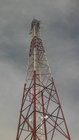 Πύργος τηλεπικοινωνιών στεγών με το φως αεροπορίας σύλληψης πτώσης ράβδων αστραπής υποστηριγμάτων