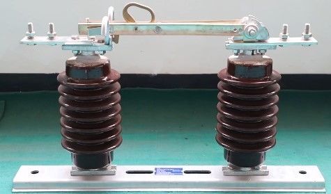 Η ενιαία φάση 15KV 600A που αποσυνδέει την πορσελάνη απομονώνει το διακόπτη