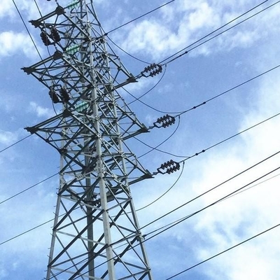 10KV στο γαλβανισμένο πύργο δικτυωτού πλέγματος καυτής εμβύθισης μετάδοσης δύναμης 750KV