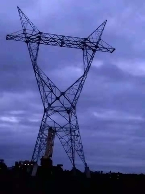 Πύργοι χάλυβα δικτυωτού πλέγματος ASTM123 230KV 400KV για την εναέρια γραμμή μετάδοσης