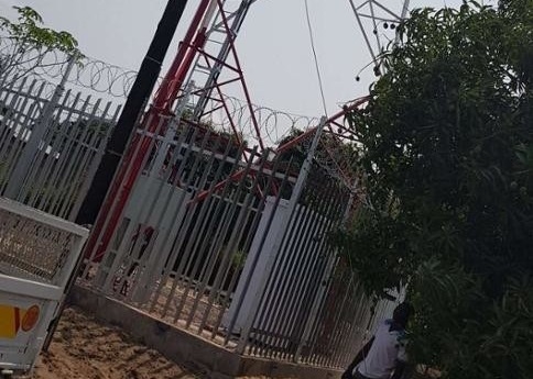 86um 90M γωνιακή ηλεκτρική ενέργεια Πολωνού 3 ποδιών πύργων χάλυβα τηλεπικοινωνιών γωνίας