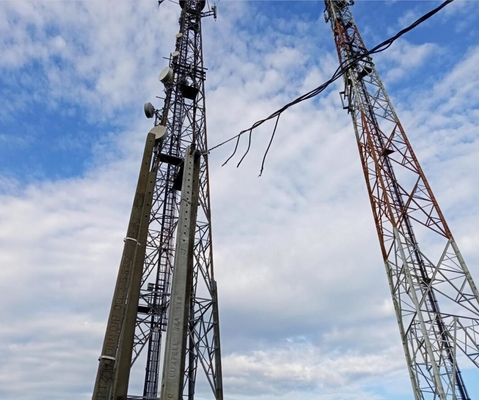 50m σωληνοειδής πύργος γωνίας χάλυβα καυτής εμβύθισης γαλβανισμένος με τη σύλληψη πτώσης υποστηριγμάτων